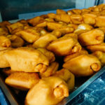 【記憶裡的古早味】雙胞胎、甜甜圈、麻花捲，中式點心的八里夢工廠